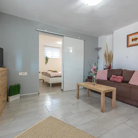 Alexis Apartmán