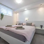 Alexis Apartament *