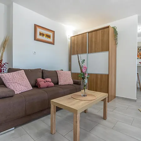 Apartman Alexis *